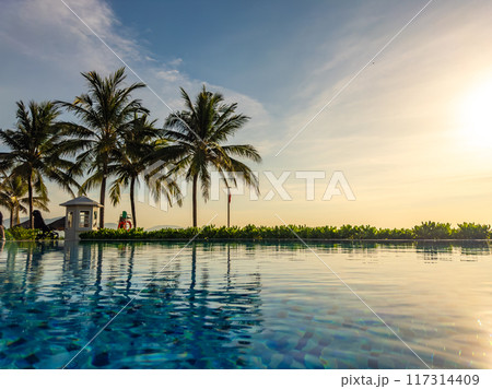 Beach view from pool resort in Da Nang, Vietnam 117314409