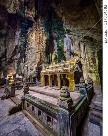 View of Marble Mountain cave and temple in Da Nang, Vietnam 117314592