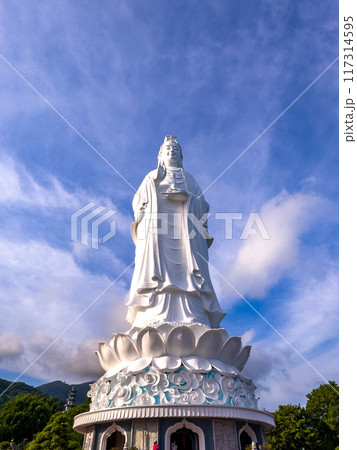 View of Chua Linh Ung pagoda temple in Da Nang, Vietnam View of Chua Linh Ung pagoda temple in Da Nang, Vietnam 117314595