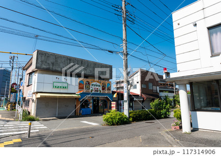JR南武線　中野島駅前の風景　夏晴れの青空　神奈川県川崎市 117314906