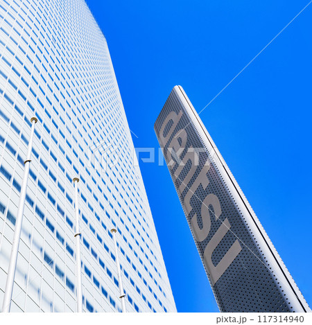 電通 dentsu 本社 ビル は 汐留シオサイト の カレッタ汐留 も入る 商業ビル  117314940