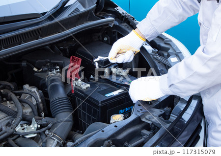 車のバッテリーの点検作業　交換作業 117315079