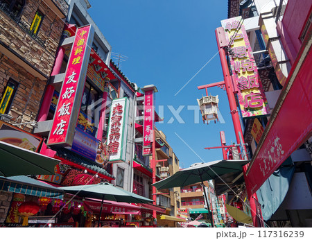 神戸の中華街 南京町の街並み 117316239