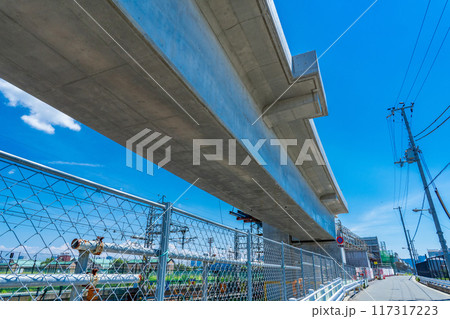 大阪市　阪急千里線　真夏の高架工事 117317223
