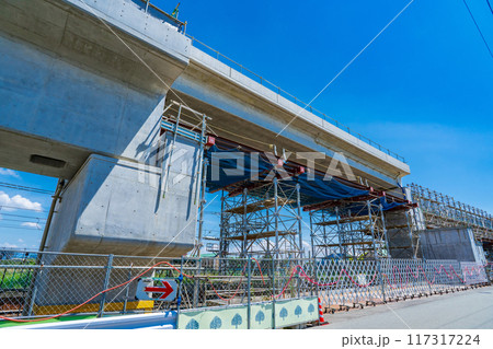 大阪市　阪急千里線　真夏の高架工事 117317224