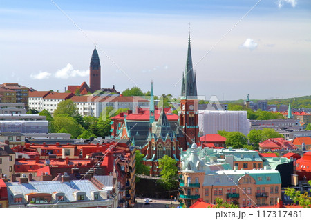 北欧スウェーデンの第2の都市ヨーテボリ（イェーテボリ）　ハーガ地区リソスベルエットの丘からの街の景色 117317481