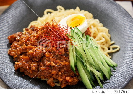 ジャージャー麺 117317650