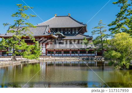 東大寺大仏殿と鏡池 117317950