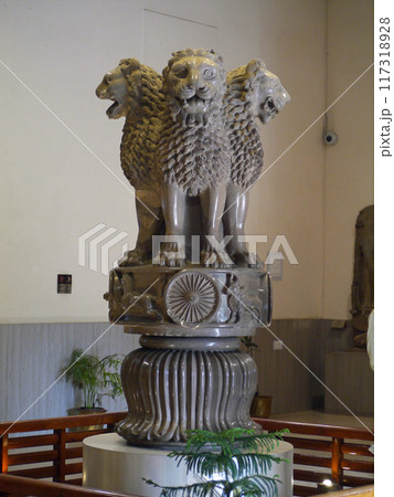 四頭獅子像はBC3世紀に仏教を世界に広めたマウリア王朝アショカ王の柱飾りでインドの国章になっている 四頭獅子像はBC3世紀に仏教を世界に広めたマウリア王朝アショカ王の柱飾りでインドの国章になっている 117318928