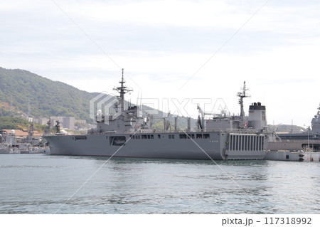 輸送艦しもきた 117318992