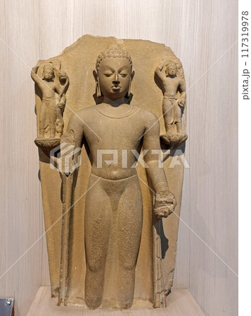 インドのサールナート博物館に展示される5世紀の仏陀立像 インドのサールナート博物館に展示される5世紀の仏陀立像 117319978