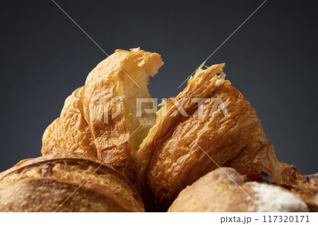 パン 焼きたてパン 湯気  パン 焼きたてパン 湯気  117320171