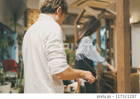 beauty parlor 117321287