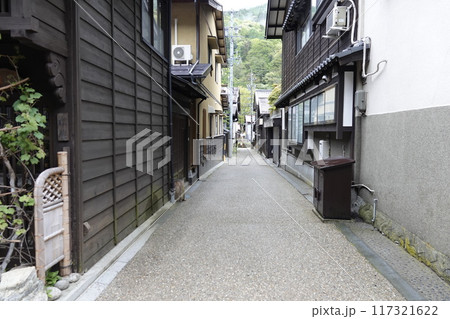 奈良井宿の古い町並み 裏通り 路地裏の風景 奈良井宿の古い町並み 裏通り 路地裏の風景 117321622