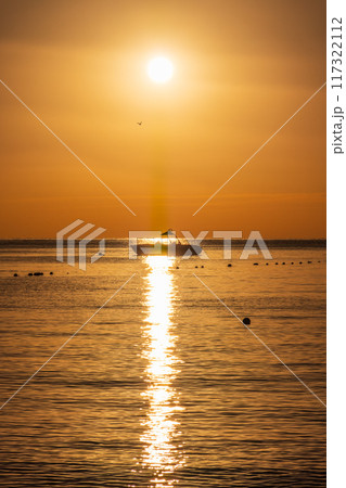 Beautiful red and orange sunrise over the sea. 117322112