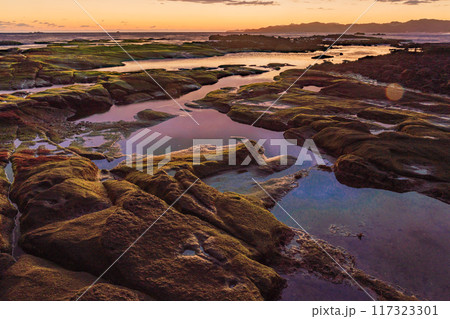 【静岡県下田市】恵比須島の磯 日没 【静岡県下田市】恵比須島の磯 日没 117323301