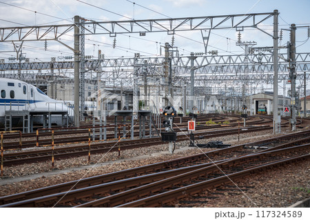 日本の岡山県岡山市の新幹線の基地 日本の岡山県岡山市の新幹線の基地 117324589