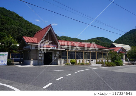岡山県美咲町で廃線となった片上鉄道で保存されている吉ヶ原駅駅舎(推薦産業遺産) 岡山県美咲町で廃線となった片上鉄道で保存されている吉ヶ原駅駅舎(推薦産業遺産) 117324642