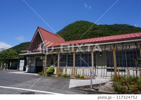 岡山県美咲町で廃線となった片上鉄道で保存されている吉ヶ原駅駅舎(推薦産業遺産) 岡山県美咲町で廃線となった片上鉄道で保存されている吉ヶ原駅駅舎(推薦産業遺産) 117324752
