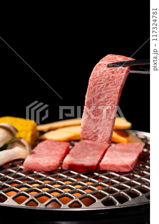 焼肉　炭火焼き　 117324781