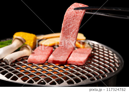 焼肉　炭火焼き　 117324782