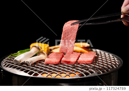 焼肉　炭火焼き　 117324789