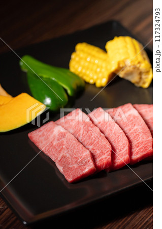 牛肉と野菜の盛り合わせ 牛肉と野菜の盛り合わせ 117324793