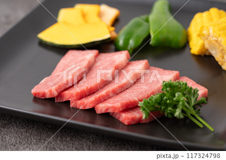 牛肉と野菜の盛り合わせ 牛肉と野菜の盛り合わせ 117324798