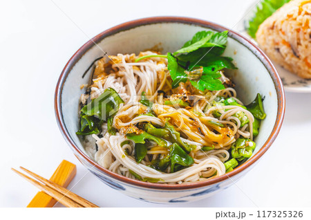 ぶっかけ蕎麦 117325326