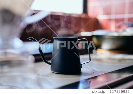 沸騰するお湯 117326925