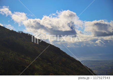 伊吹山から琵琶湖を望む 伊吹山から琵琶湖を望む 117327543