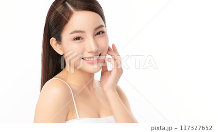 Beautiful young asian woman with clean fresh skin on white background, Face care, Facial treatment, Cosmetology, beauty and spa, Asian women portrait. 117327652