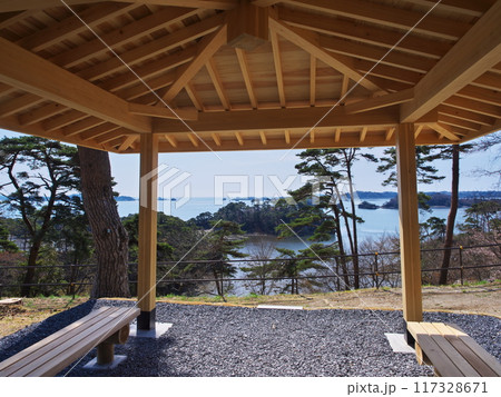 早春の宮城県 瑞鳳ヶ丘の東屋から松島湾西半部の島々の眺め 早春の宮城県 瑞鳳ヶ丘の東屋から松島湾西半部の島々の眺め 117328671
