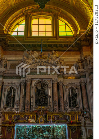 イタリアのナポリの街並み イタリアのナポリの街並み 117329213