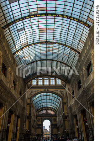 イタリアのナポリの街並み イタリアのナポリの街並み 117329246