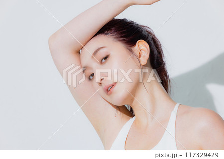 スポーツウェアの女性 117329429