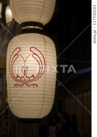 祇園祭　蟷螂山　暗闇に浮かぶ駒形提灯4 117330281