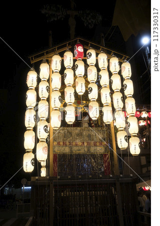 祇園祭 鶏鉾 暗闇に浮かぶ駒形提灯6 祇園祭 鶏鉾 暗闇に浮かぶ駒形提灯6 117330317