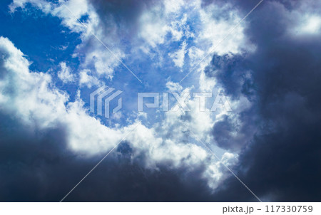 Magnificent cumulus clouds high in blue sky 117330759