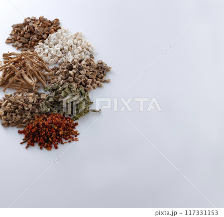 生薬　薬膳　漢方の素材 117331153