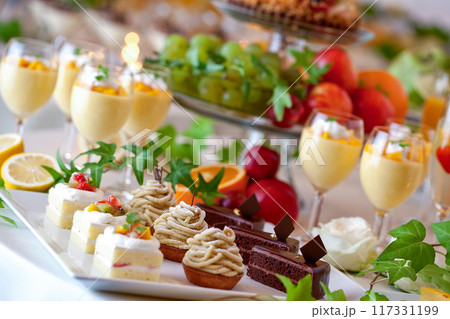 オシャレなデザートビュフェ 117331199
