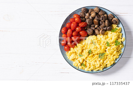 Homemade scrambled eggs with mushrooms and cherry tomatoes 117335437