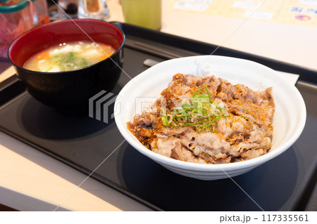 とても美味しい日本の焼肉丼 117335561