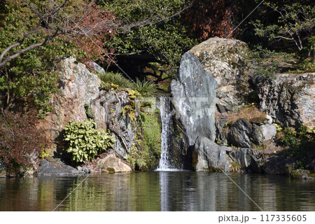 仙洞御所　南池の雄滝　京都市上京区 117335605