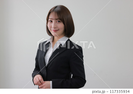若いビジネスウーマンのポートレート_3 若いビジネスウーマンのポートレート_3 117335934