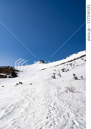 残雪期の安達太良山 残雪期の安達太良山 117336181