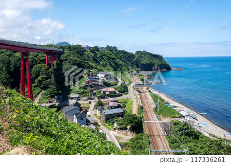 海岸段丘の上から見る青海川駅 新潟県柏崎市 海岸段丘の上から見る青海川駅 新潟県柏崎市 117336261
