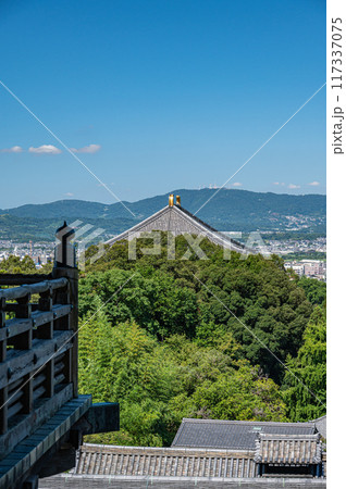 東大寺二月堂より眺める大仏殿 117337075