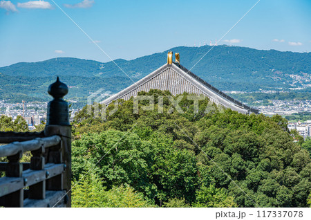 東大寺二月堂より眺める大仏殿 117337078