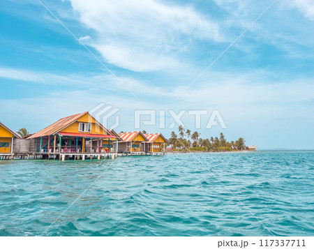 San Blas islands in Panama, tropical beach 117337711